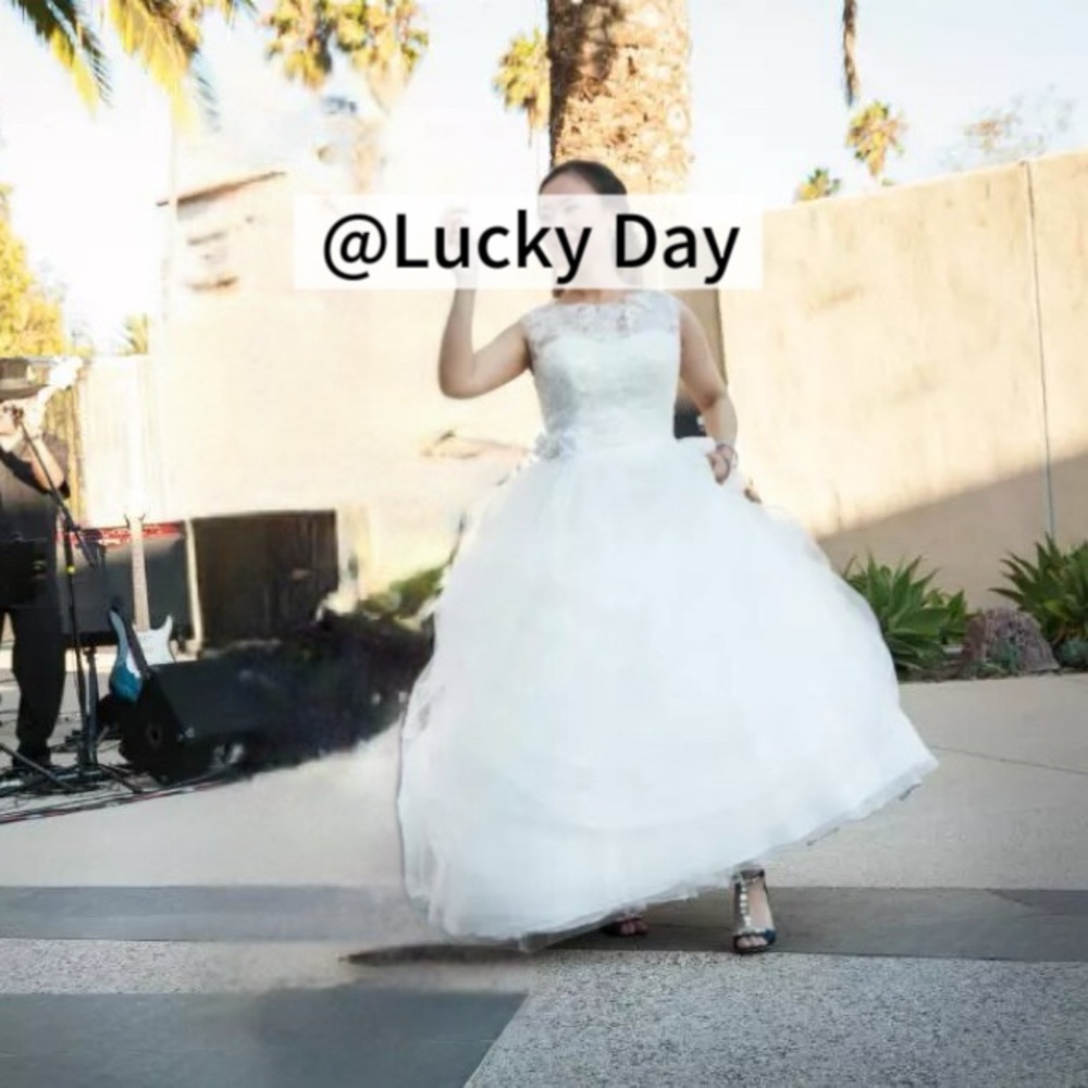 David's Bridal Elegant White Wedding Dress
